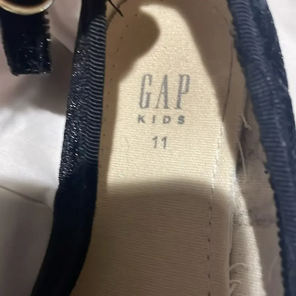 Gap kids 11 black velvet cat shoes with ankle strap rubber soles euc